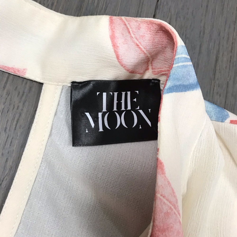 THE MOON Sleeveless Floral Print Pussycat Bow Top - Picture 3 of 6